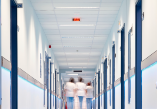 Maestría en Atención en Salud Centrada en la Persona Master online atencion salud centrada persona realizado por los profesores de Alebat Education