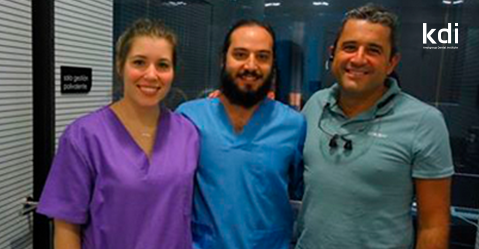 Imagen de la noticia de odontología Dos nuevos alumnos comienzas sus prácticas con el Dr. Donnay Fotografía que ilustra la noticia de odontología de Knotgroup Dental Institute sobre Dos nuevos alumnos comienzas sus prácticas con el Dr. Donnay