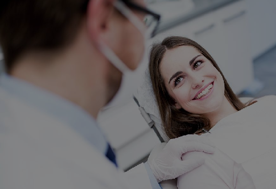 ¿Qué características presenta el periodonto sano?