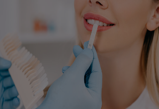 ¿Cómo funciona un blanqueamiento dental?